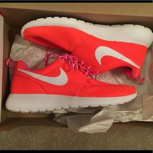 Nike rosherun sneakers